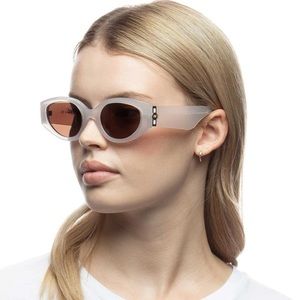 Le Specs White Sunnies